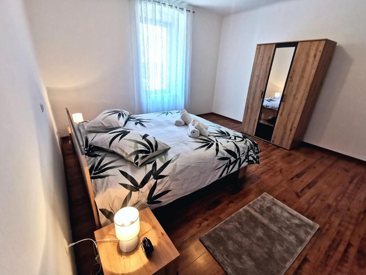 Parun Lägenhet Pula Exteriör bild