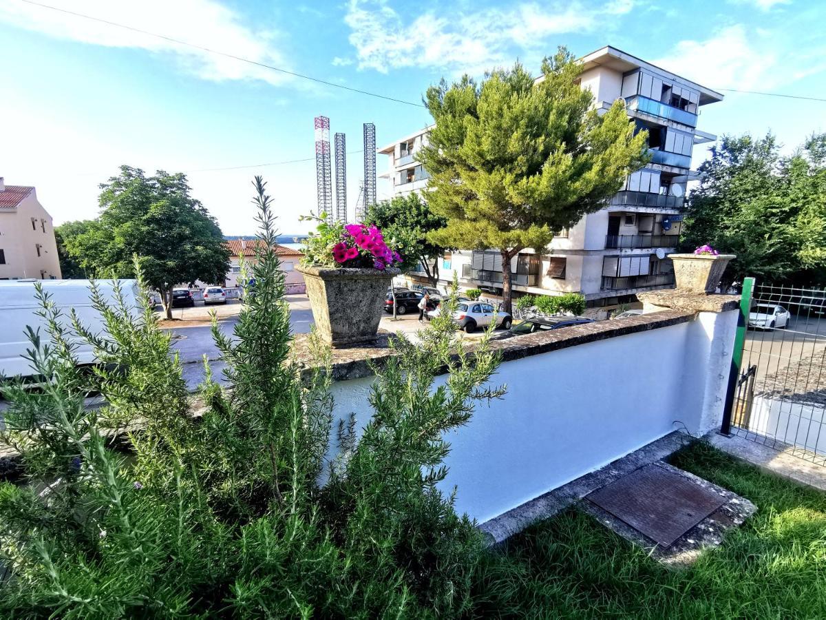 Parun Lägenhet Pula Exteriör bild